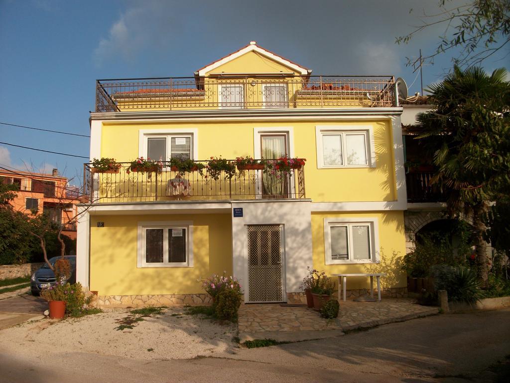 פורץ Apartments Zlata מראה חיצוני תמונה